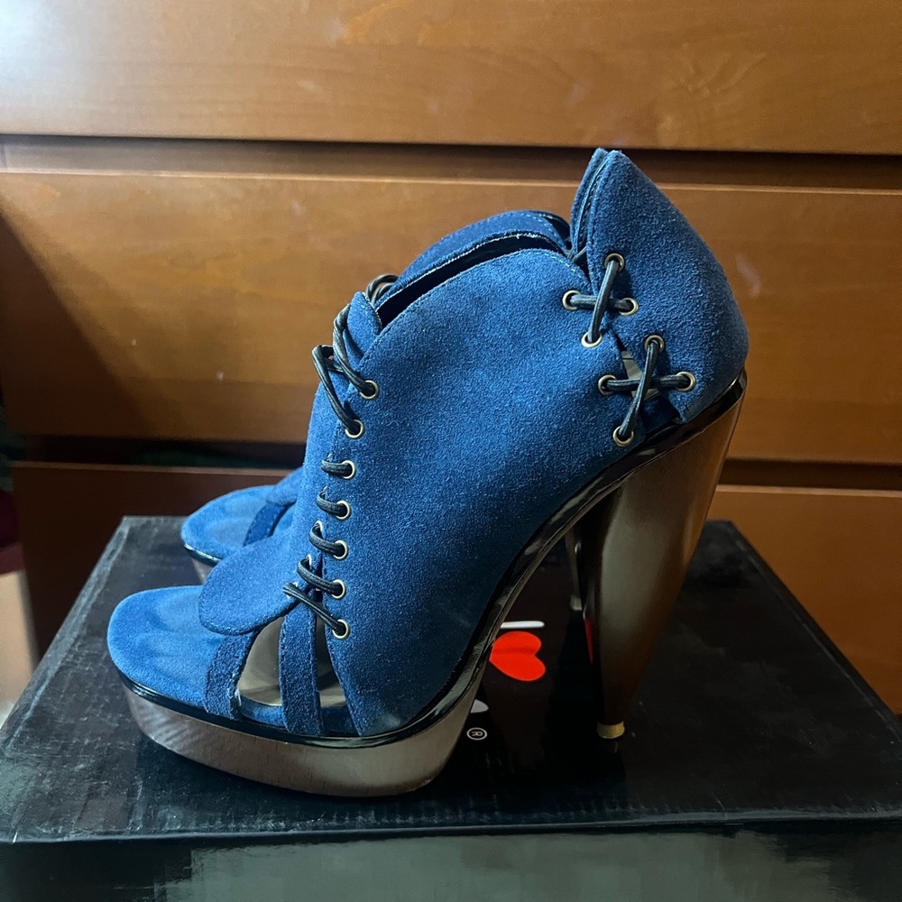 Luichiny Blue Lace-Up Heels with Oringql Box.  Size 6.5